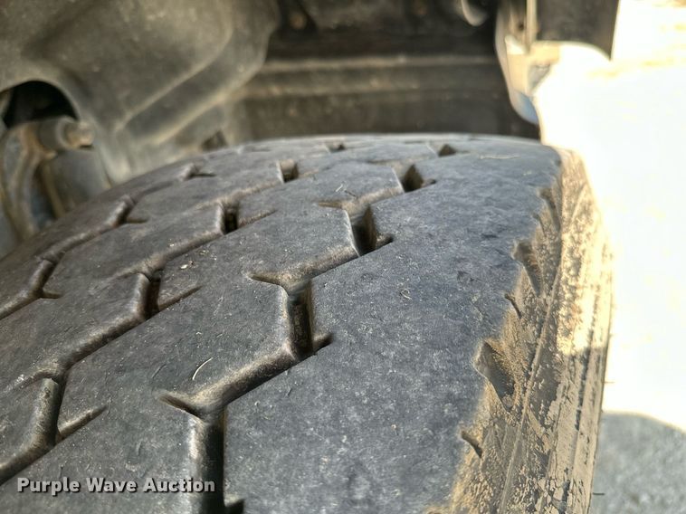 image for item MB9550 2005 Mack CV713  roll-off container truck