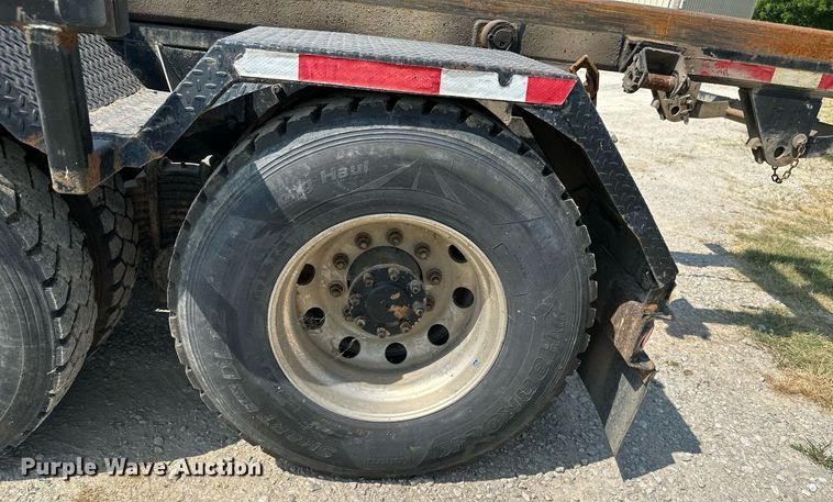 image for item MB9550 2005 Mack CV713  roll-off container truck