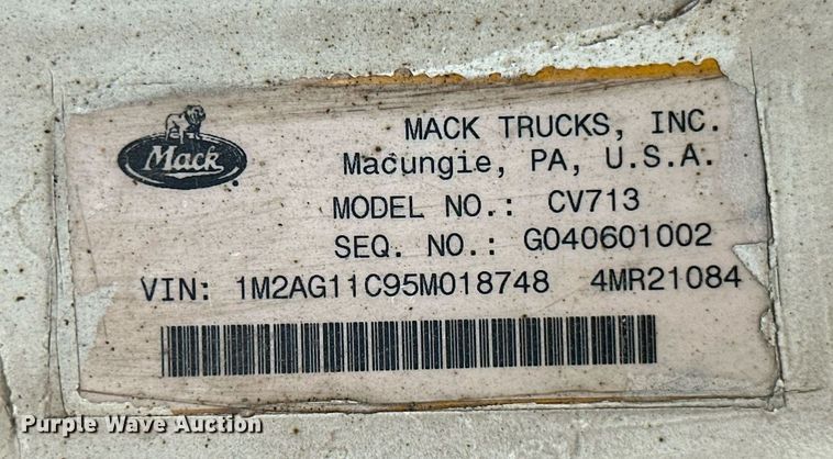 image for item MB9550 2005 Mack CV713  roll-off container truck