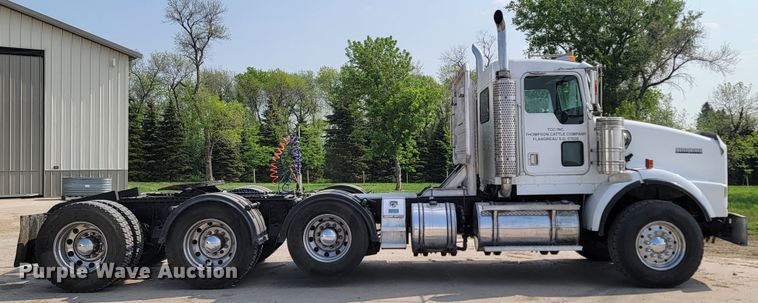 image for item ML9397 2001 Kenworth T800  semi truck