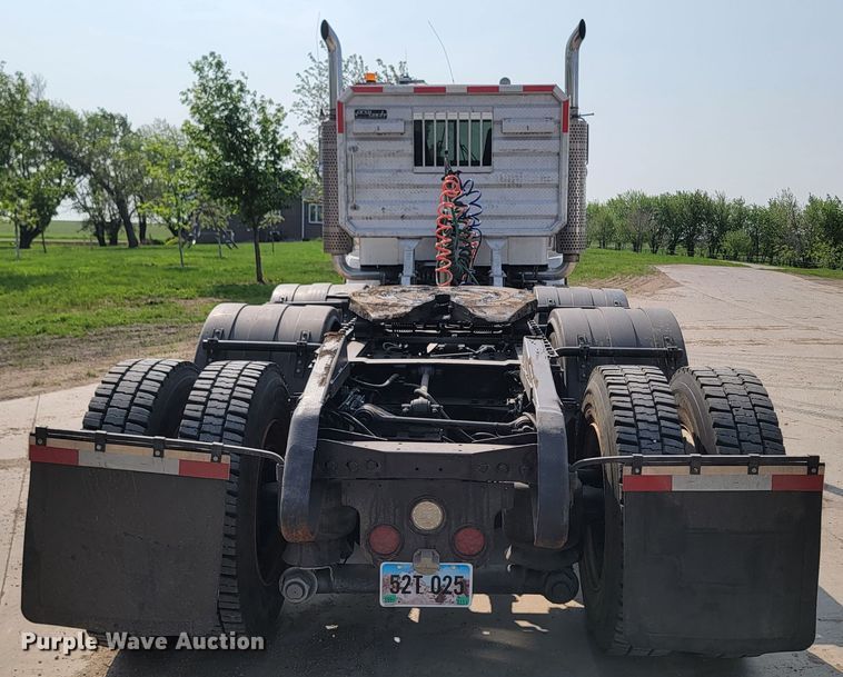 image for item ML9397 2001 Kenworth T800  semi truck