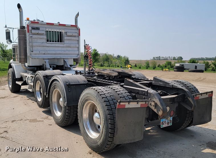 image for item ML9397 2001 Kenworth T800  semi truck