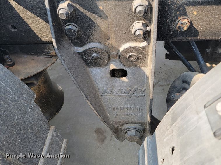 image for item ML9397 2001 Kenworth T800  semi truck