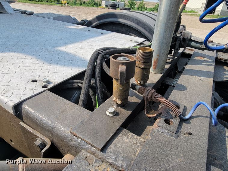 image for item ML9397 2001 Kenworth T800  semi truck