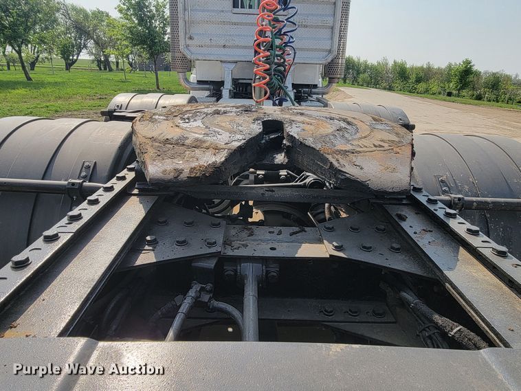 image for item ML9397 2001 Kenworth T800  semi truck