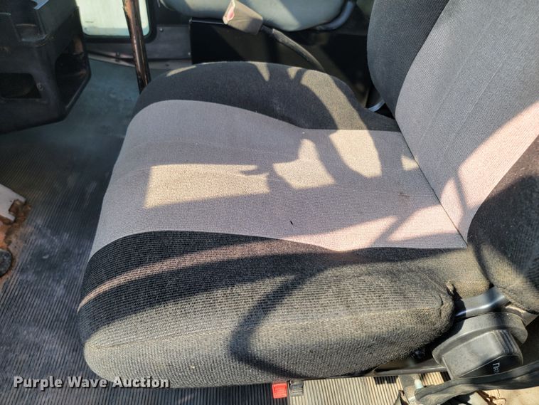 image for item ML9397 2001 Kenworth T800  semi truck