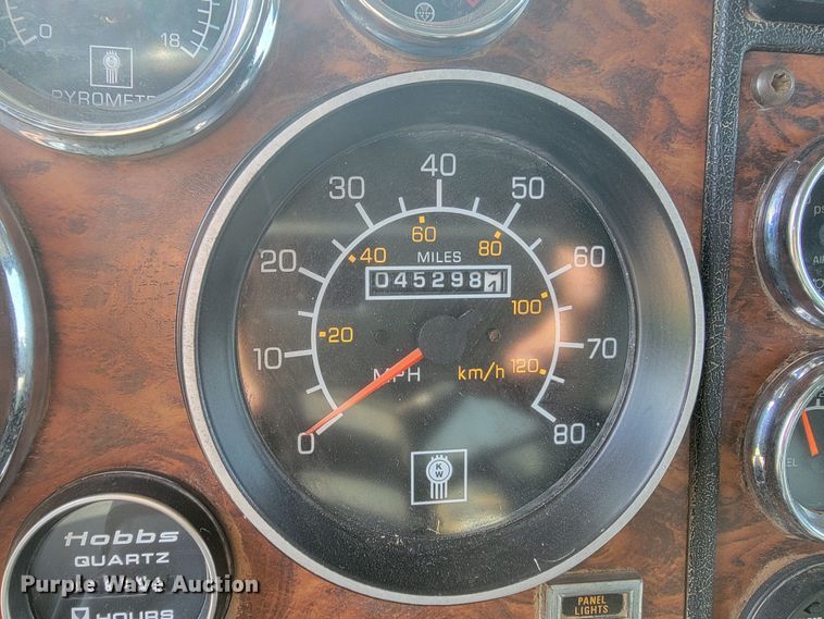 image for item ML9397 2001 Kenworth T800  semi truck