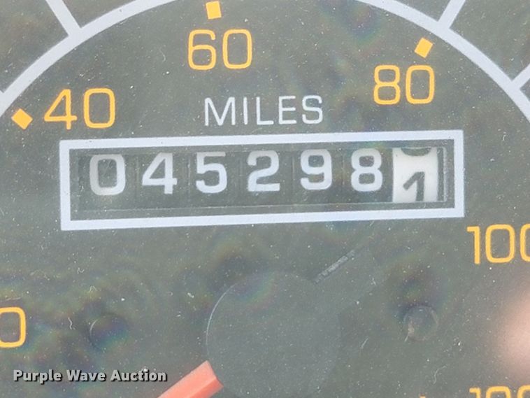 image for item ML9397 2001 Kenworth T800  semi truck