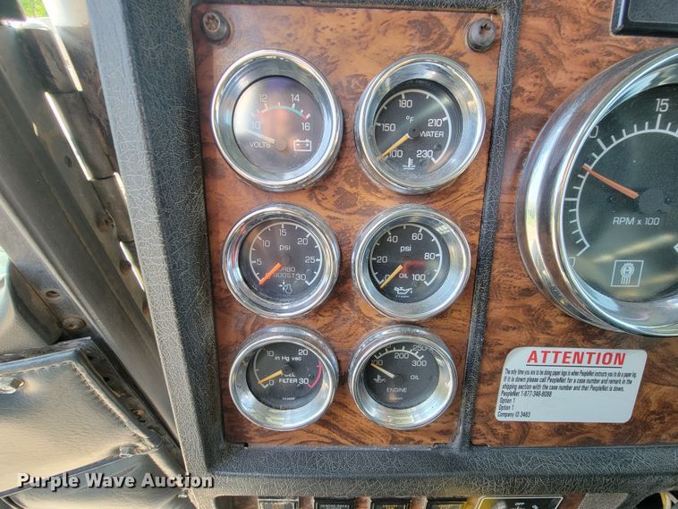 image for item ML9397 2001 Kenworth T800  semi truck