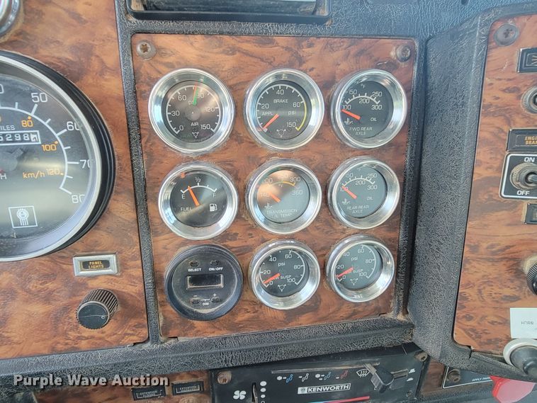 image for item ML9397 2001 Kenworth T800  semi truck