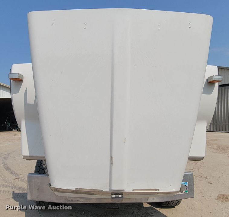 image for item ML9397 2001 Kenworth T800  semi truck