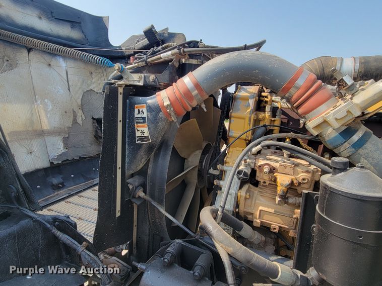 image for item ML9397 2001 Kenworth T800  semi truck