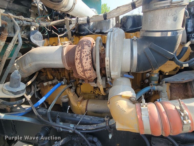 image for item ML9397 2001 Kenworth T800  semi truck