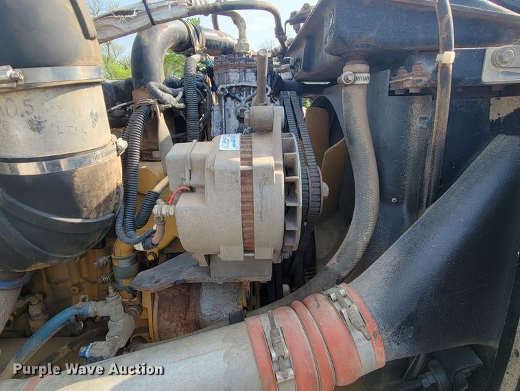 image for item ML9397 2001 Kenworth T800  semi truck