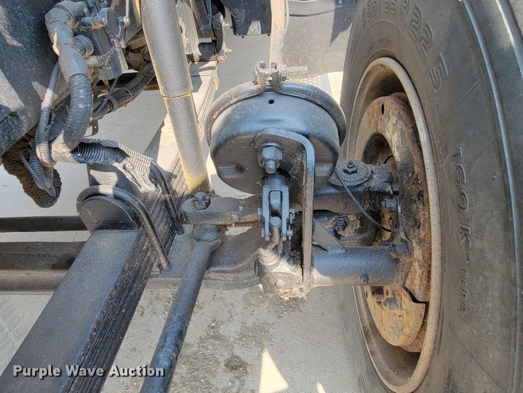 image for item ML9397 2001 Kenworth T800  semi truck