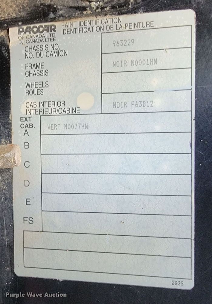 image for item ML9397 2001 Kenworth T800  semi truck