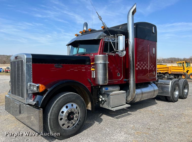 image for item MM9221 2000 Peterbilt 379  semi truck