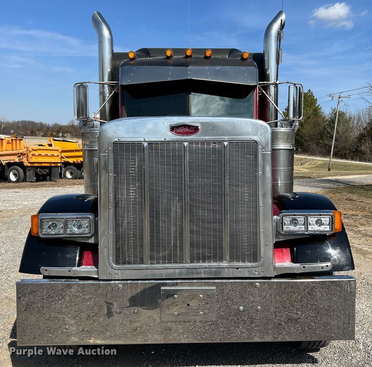image for item MM9221 2000 Peterbilt 379  semi truck