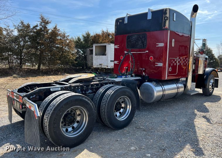 image for item MM9221 2000 Peterbilt 379  semi truck