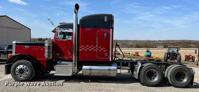 image for item MM9221 2000 Peterbilt 379  semi truck