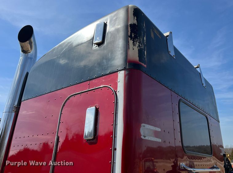 image for item MM9221 2000 Peterbilt 379  semi truck