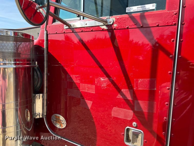 image for item MM9221 2000 Peterbilt 379  semi truck