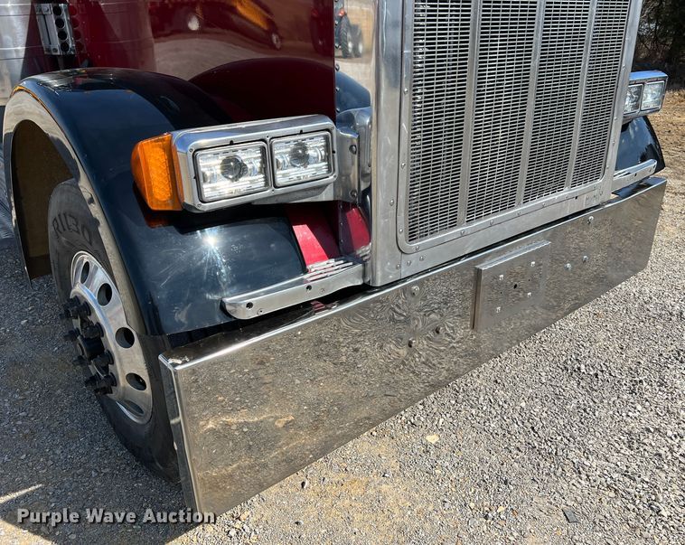 image for item MM9221 2000 Peterbilt 379  semi truck