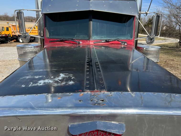 image for item MM9221 2000 Peterbilt 379  semi truck