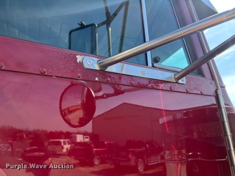 image for item MM9221 2000 Peterbilt 379  semi truck