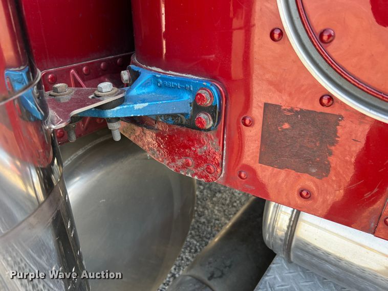 image for item MM9221 2000 Peterbilt 379  semi truck