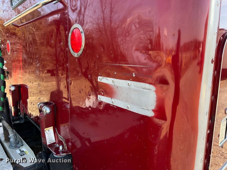 image for item MM9221 2000 Peterbilt 379  semi truck