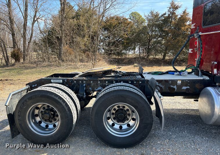 image for item MM9221 2000 Peterbilt 379  semi truck