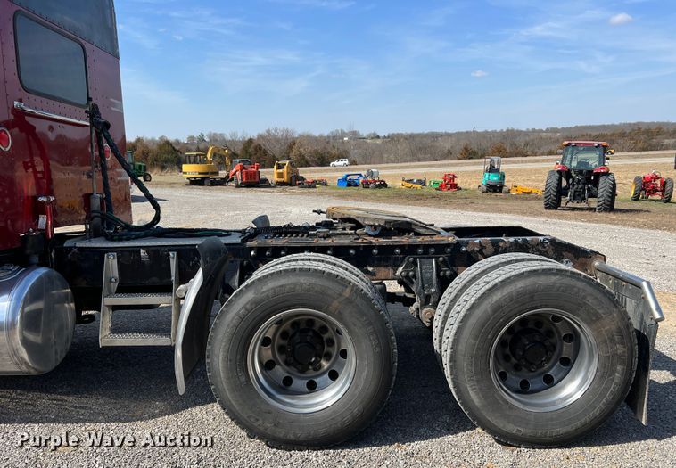 image for item MM9221 2000 Peterbilt 379  semi truck