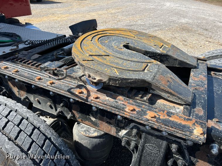 image for item MM9221 2000 Peterbilt 379  semi truck