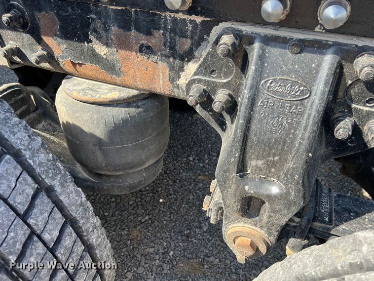 image for item MM9221 2000 Peterbilt 379  semi truck