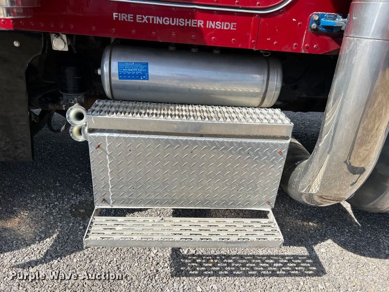 image for item MM9221 2000 Peterbilt 379  semi truck