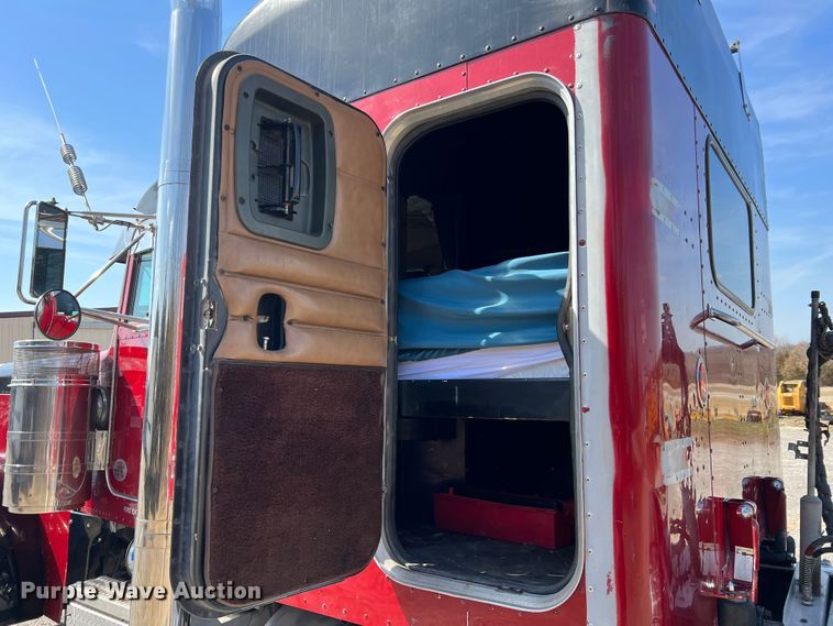 image for item MM9221 2000 Peterbilt 379  semi truck