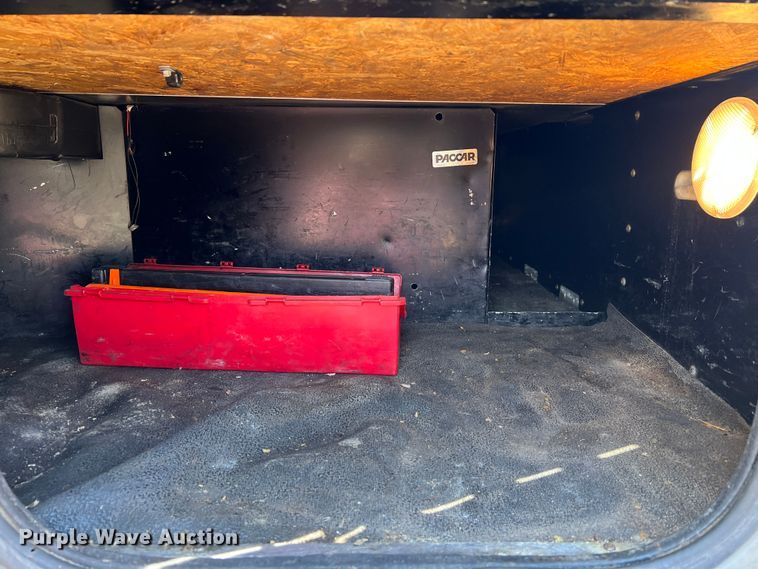 image for item MM9221 2000 Peterbilt 379  semi truck