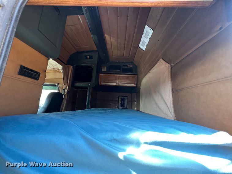 image for item MM9221 2000 Peterbilt 379  semi truck