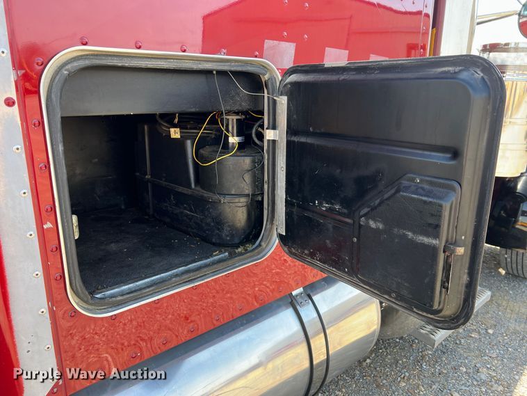 image for item MM9221 2000 Peterbilt 379  semi truck