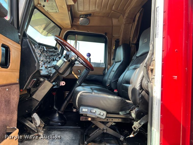 image for item MM9221 2000 Peterbilt 379  semi truck