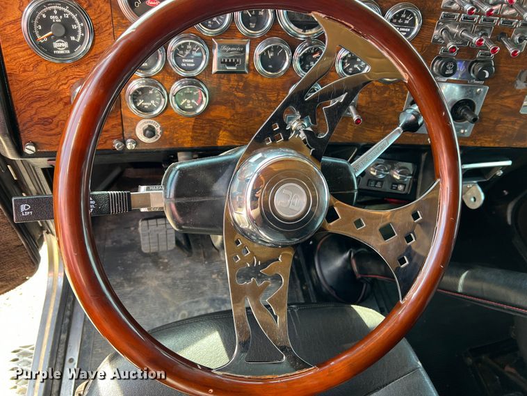 image for item MM9221 2000 Peterbilt 379  semi truck