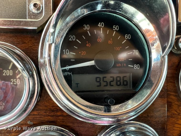 image for item MM9221 2000 Peterbilt 379  semi truck