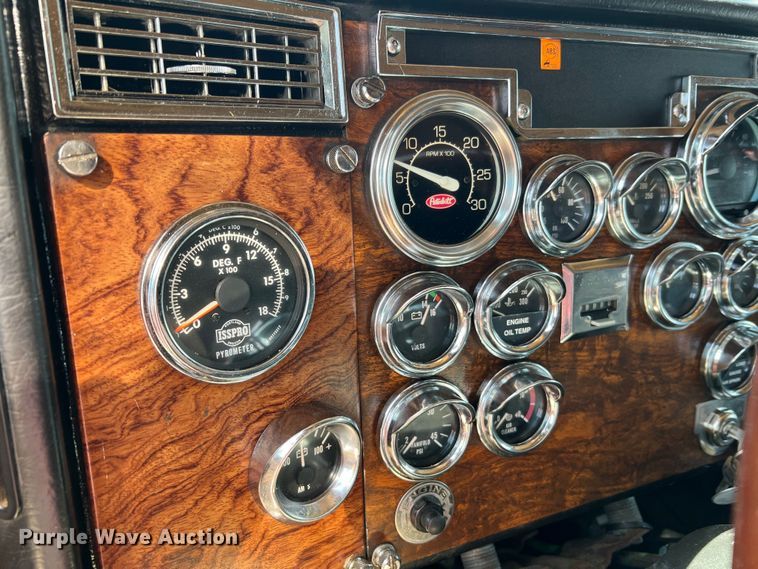 image for item MM9221 2000 Peterbilt 379  semi truck