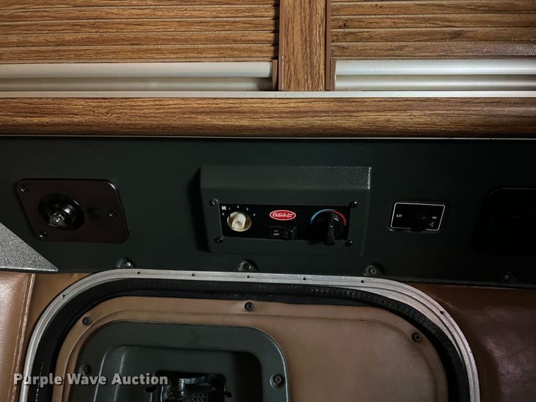 image for item MM9221 2000 Peterbilt 379  semi truck