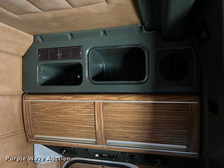 image for item MM9221 2000 Peterbilt 379  semi truck