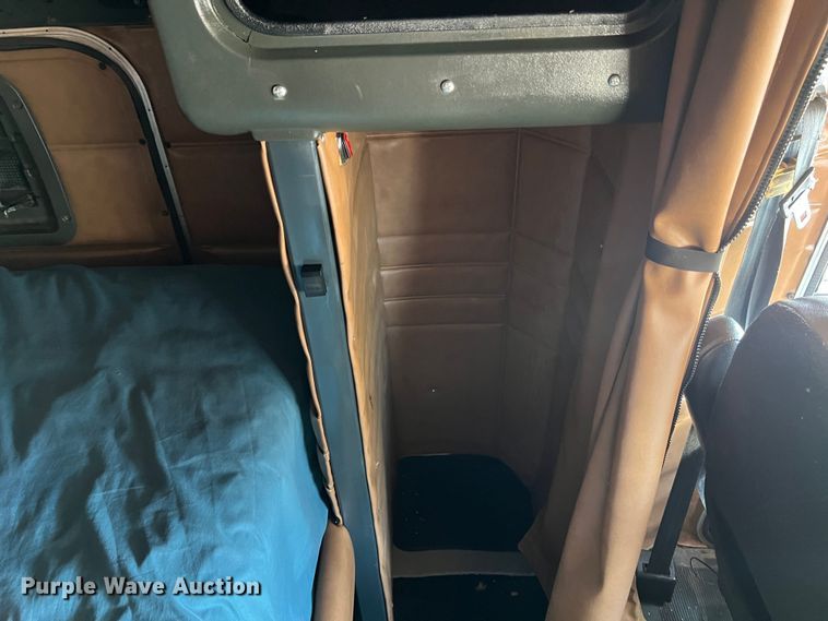 image for item MM9221 2000 Peterbilt 379  semi truck