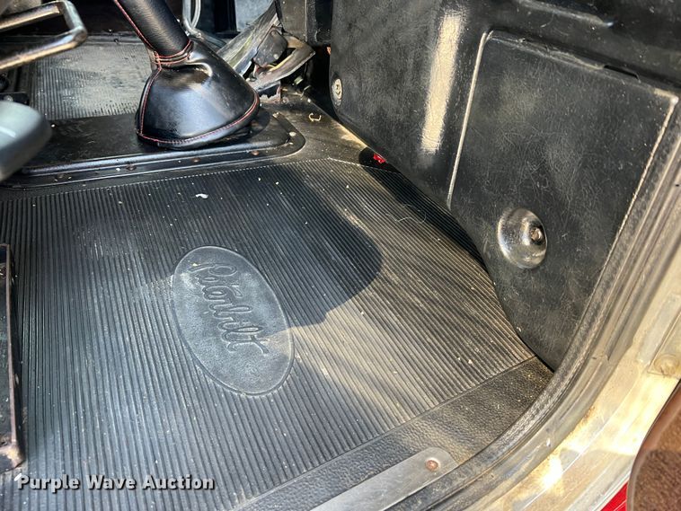 image for item MM9221 2000 Peterbilt 379  semi truck