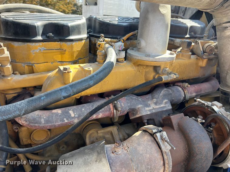 image for item MM9221 2000 Peterbilt 379  semi truck