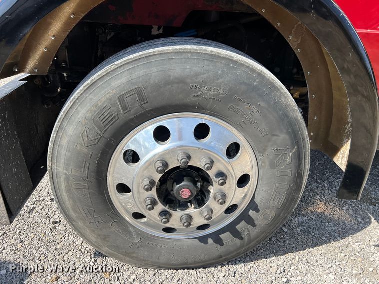 image for item MM9221 2000 Peterbilt 379  semi truck